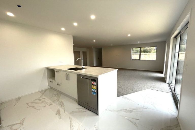 Photo of property in 137/2b Seaview Road, Westown, New Plymouth, 4310