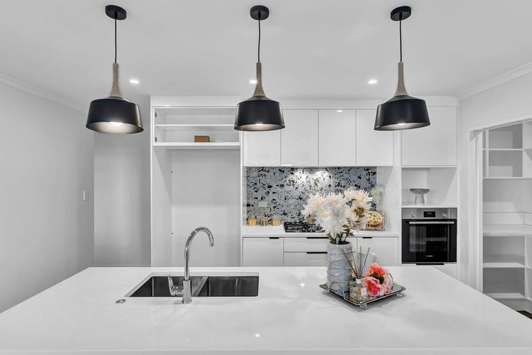 Photo of property in 8 Viv Green Place, Pokeno, 2402