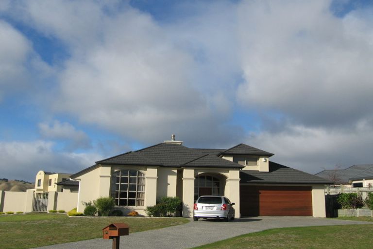 Photo of property in 27 Observation Place, Paraparaumu, 5032