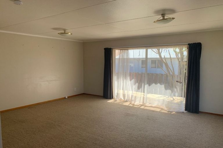 Photo of property in 37 Tacoma Drive, Totara Park, Upper Hutt, 5018
