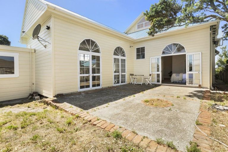 Photo of property in 154 Kelburn Parade, Kelburn, Wellington, 6012