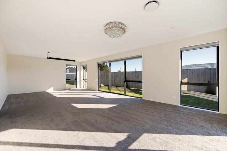 Photo of property in 7 Fountain Place, Rolleston, 7614