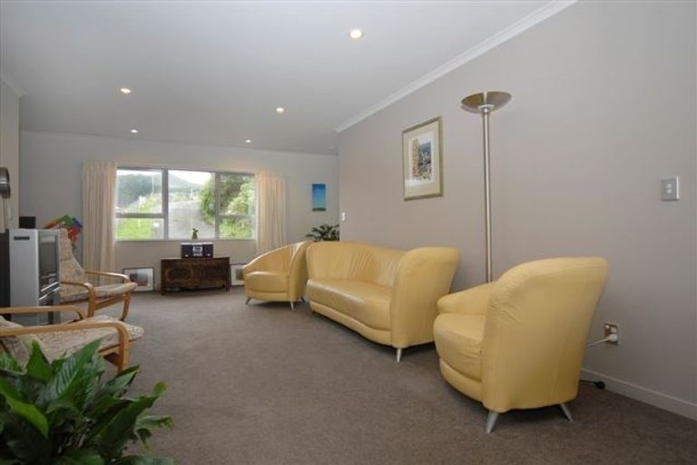 Photo of property in 3b Woodhouse Avenue, Karori, Wellington, 6012