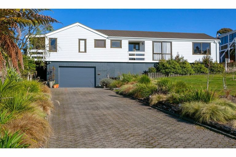 Photo of property in 25 Shera Street, Acacia Bay, Taupo, 3330