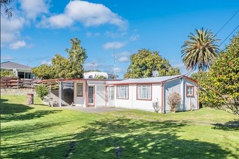 Photo of property in 71 Bluegum Road, Paraparaumu Beach, Paraparaumu, 5032