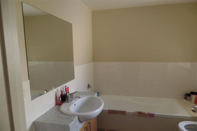 Photo of property in 12 Landvale Court, Browns Bay, Auckland, 0630