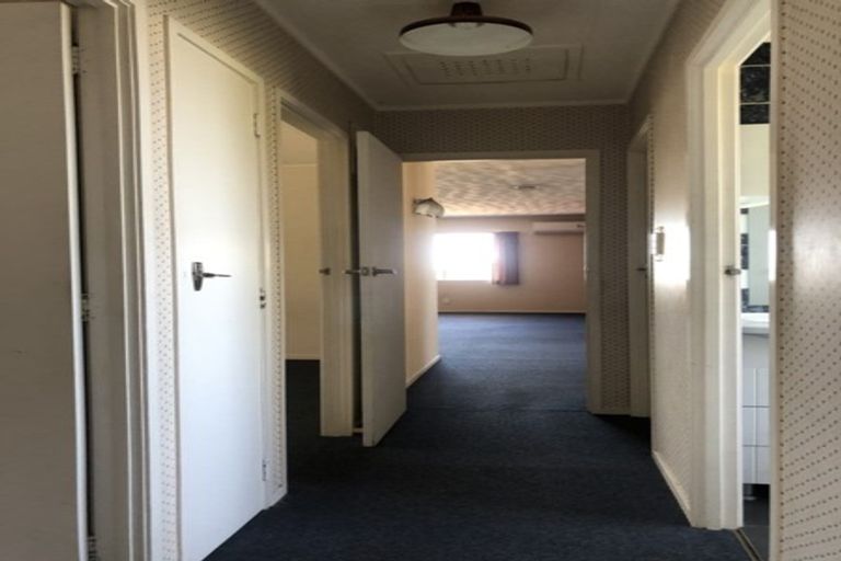 Photo of property in 5 Talavera Place, Te Atatu South, Auckland, 0602