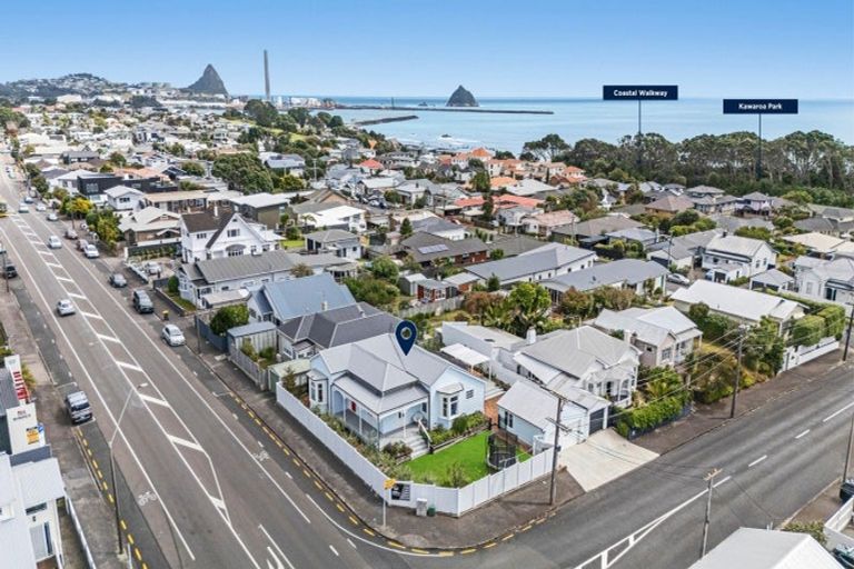 Photo of property in 18 Morley Street, New Plymouth, 4310