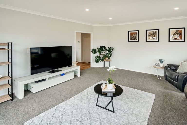 Photo of property in 107 Queen Charlotte Drive, Aotea, Porirua, 5024