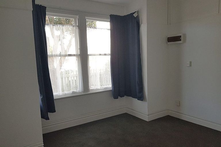 Photo of property in 20a Waripori Street, Berhampore, Wellington, 6023