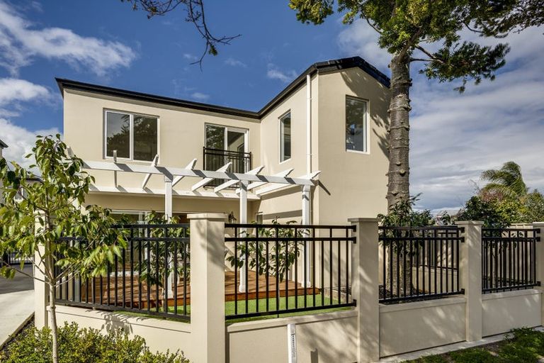 Photo of property in 9b Church Road, Taradale, Napier, 4112