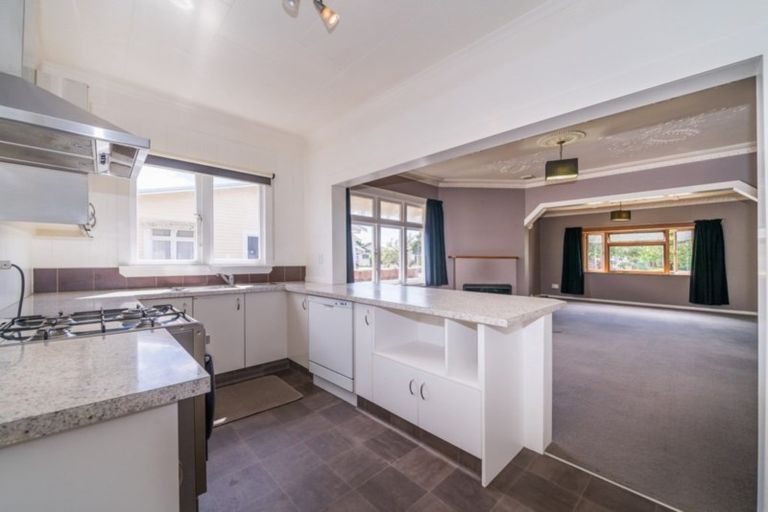 Photo of property in 18 Kowhai Avenue, Takaro, Palmerston North, 4410
