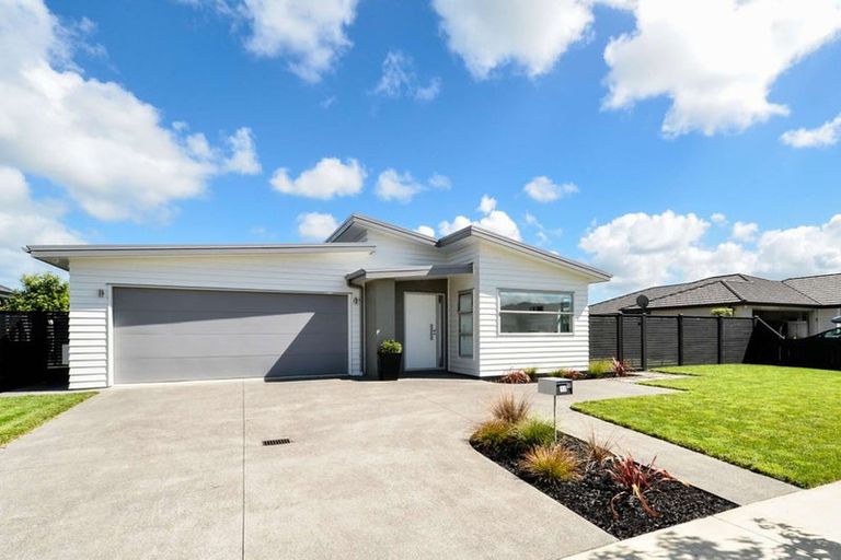 Photo of property in 12 Bellamont Street, Kumeu, 0810