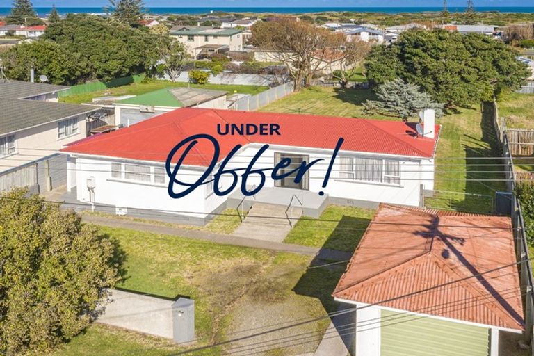 Photo of property in 33 Hood Street, Castlecliff, Whanganui, 4501