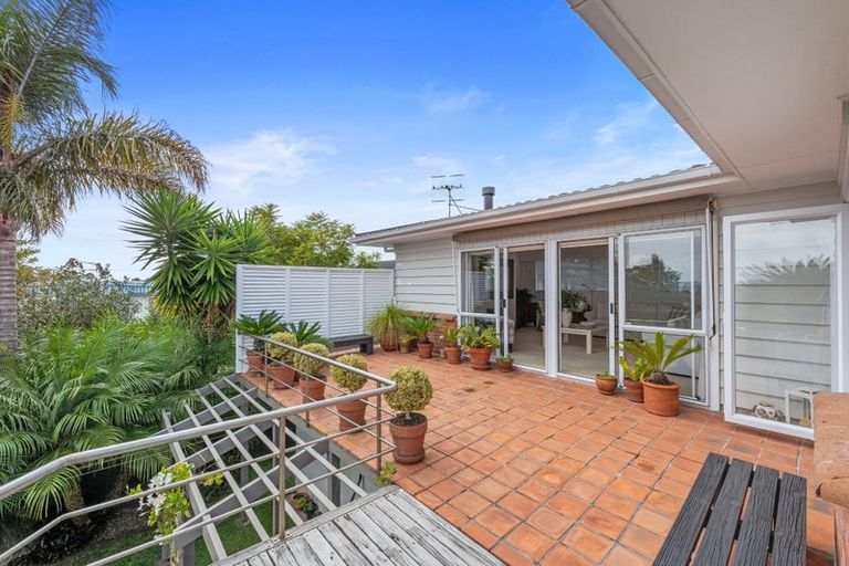 Photo of property in 3 Copperfield Terrace, Mellons Bay, Auckland, 2014