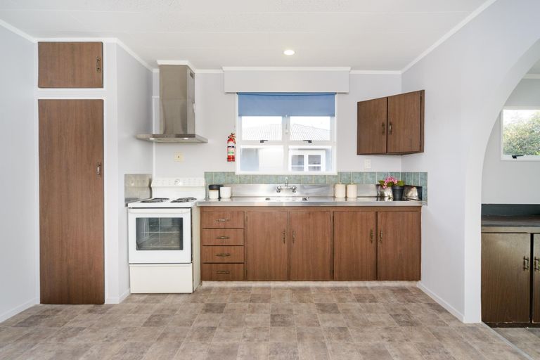Photo of property in 27 Galway Avenue, Hokowhitu, Palmerston North, 4410
