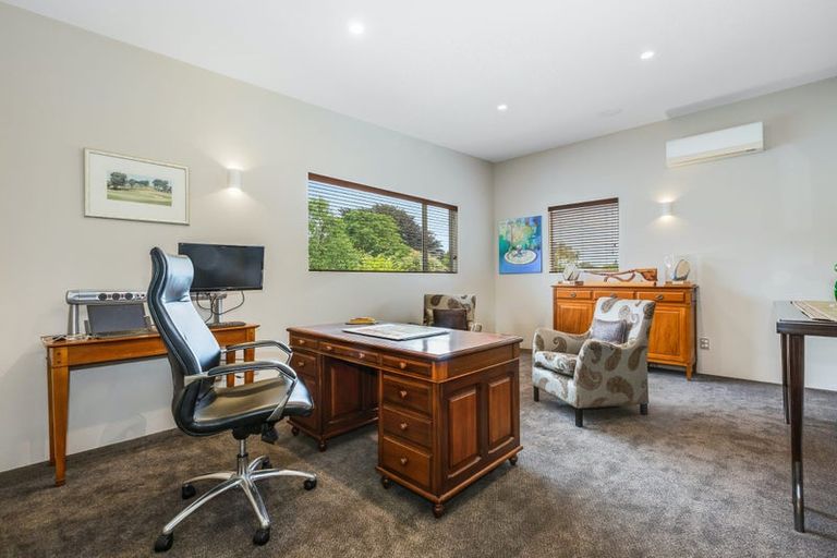 Photo of property in 10 Sunny Glen, Waikanae, 5036