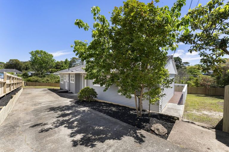 Photo of property in 12 Kiernan Place, Kelston, Auckland, 0602