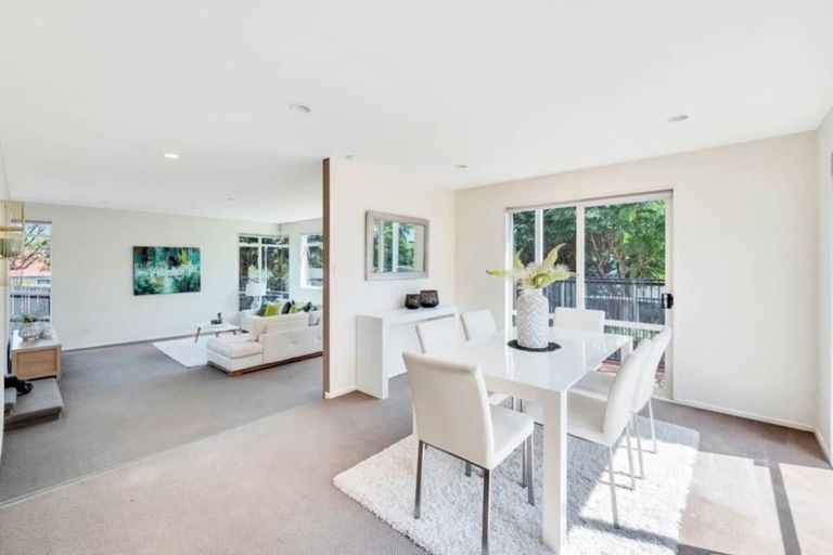 Photo of property in 2/41 Selwyn Crescent, Forrest Hill, Auckland, 0620
