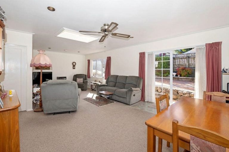 Photo of property in 1/28 Nikau Street, New Lynn, Auckland, 0600