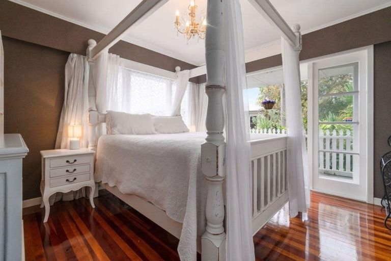 Photo of property in 94 Colwill Road, Massey, Auckland, 0614