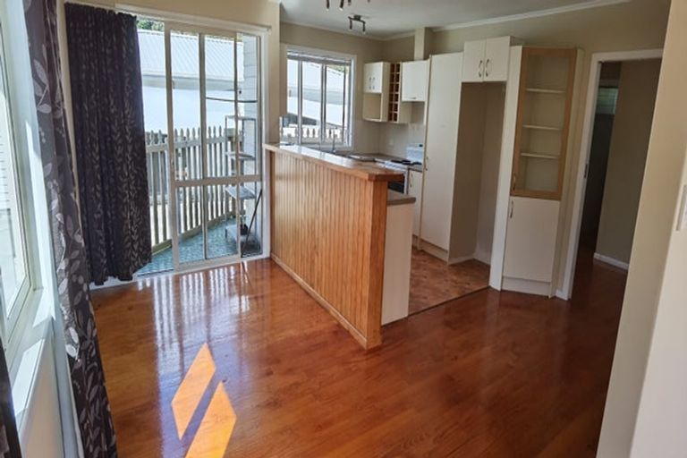 Photo of property in 23 Dale Crescent, Pakuranga, Auckland, 2010