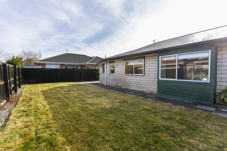 Photo of property in 1/80 Middlepark Road, Sockburn, Christchurch, 8042