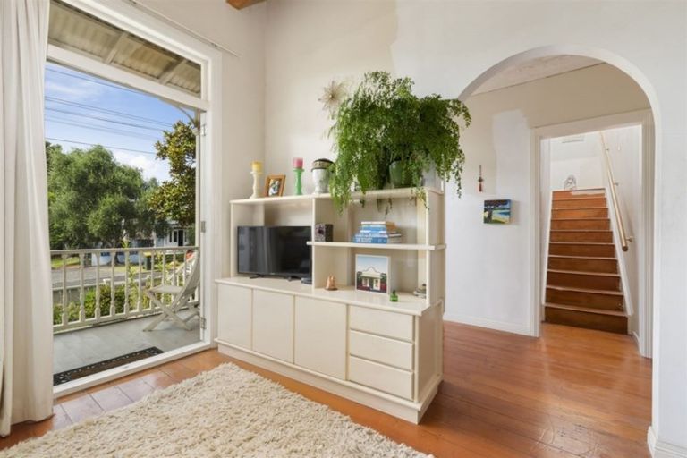 Photo of property in 1/1 Owens Road, Devonport, Auckland, 0624