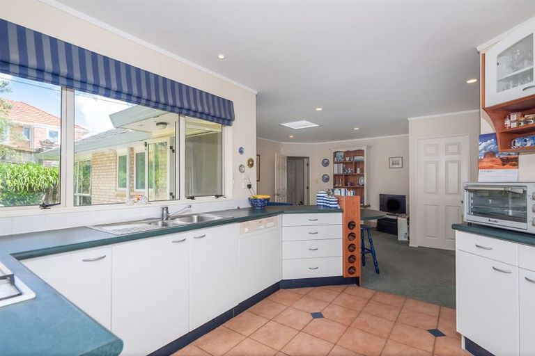 Photo of property in 338 East Coast Road, Sunnynook, Auckland, 0632