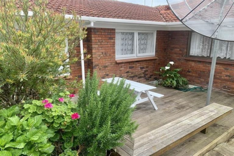 Photo of property in 47 Cascades Road, Pakuranga Heights, Auckland, 2010