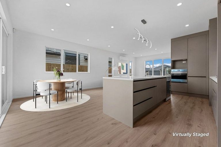 Photo of property in 33 Kaitiaki Drive, Clarks Beach, 2122