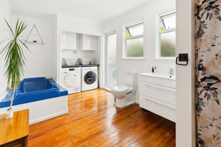 Photo of property in 36 Lynda Avenue, Paparangi, Wellington, 6037