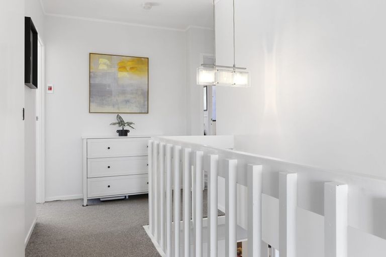 Photo of property in 2/5 Manaia Place, Mairangi Bay, Auckland, 0630