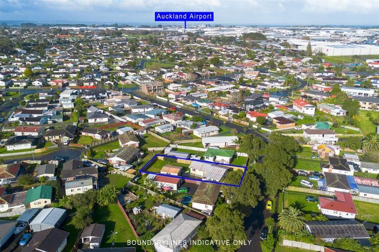 Photo of property in 21 Convair Crescent, Mangere, Auckland, 2022
