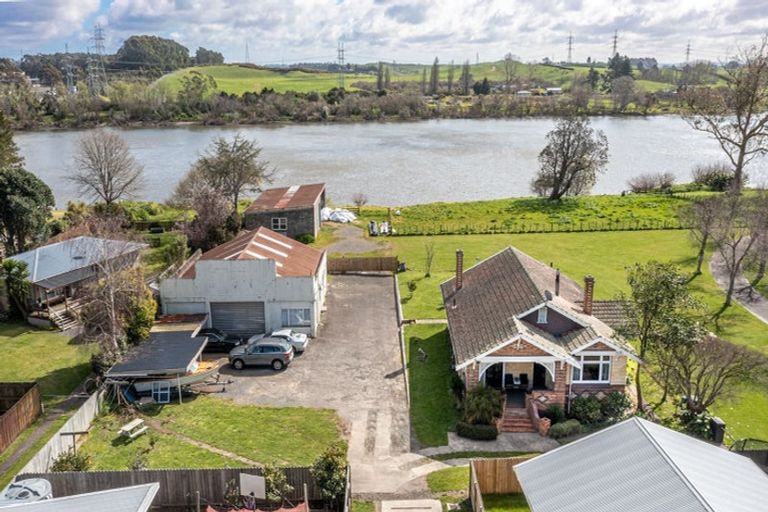 Photo of property in 122 Great South Road, Huntly, 3700