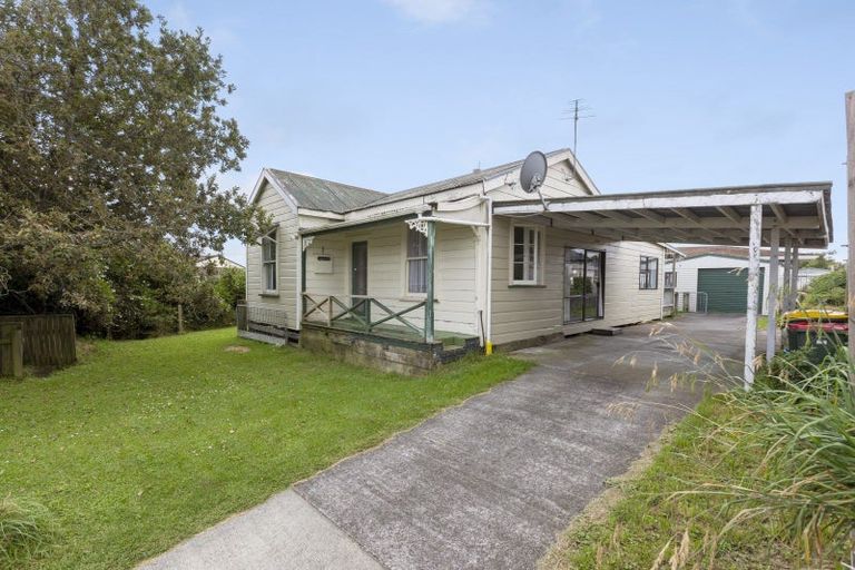 Photo of property in 19 Tuahu Place, Waitara, 4320