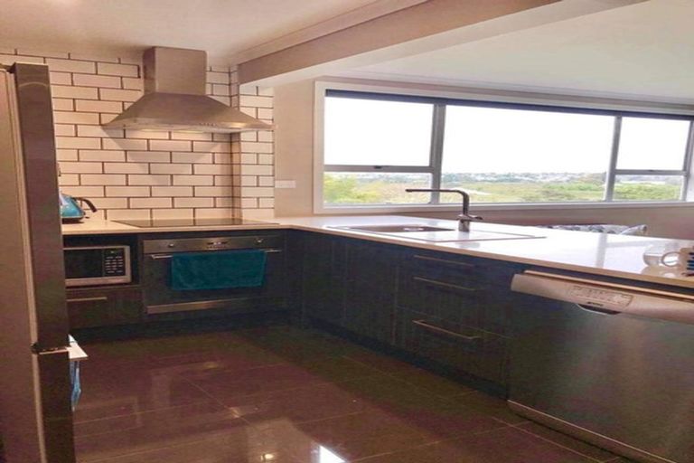 Photo of property in 128 Matipo Road, Te Atatu Peninsula, Auckland, 0610