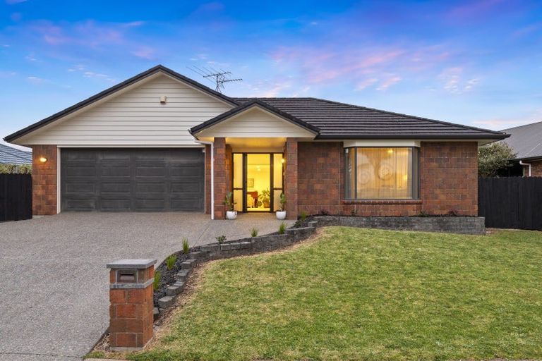 Photo of property in 15 Greig Place, Pukekohe, 2120