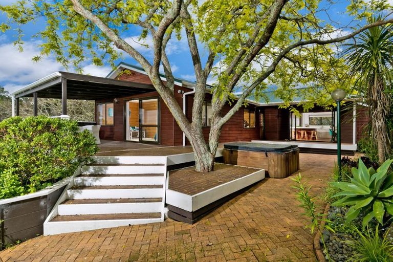 Photo of property in 6 Tasman Avenue, Henderson Valley, Auckland, 0614