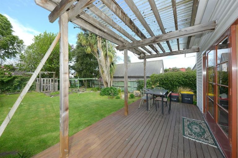Photo of property in 82 Avonhead Road, Avonhead, Christchurch, 8042