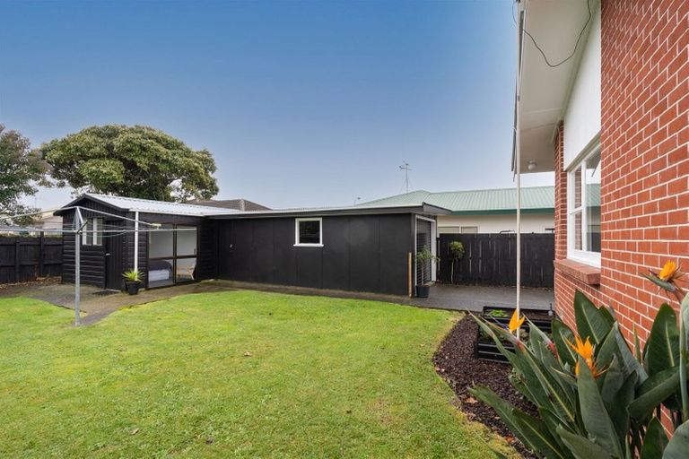 Photo of property in 42 Storey Avenue, Forest Lake, Hamilton, 3200