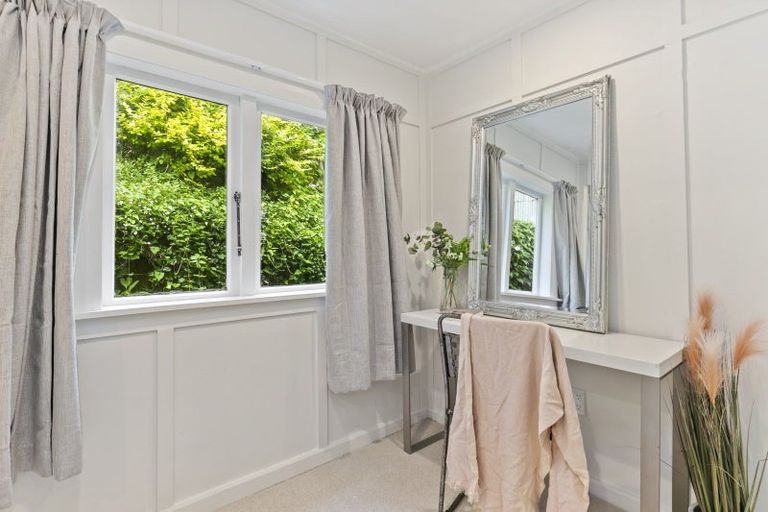 Photo of property in 136 Parkvale Road, Karori, Wellington, 6012