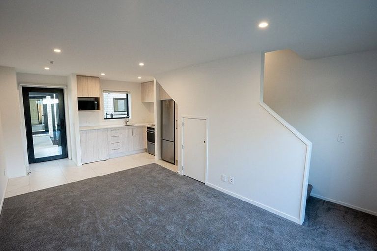 Photo of property in 2/182 Cambridge Terrace, Fairfield, Lower Hutt, 5011