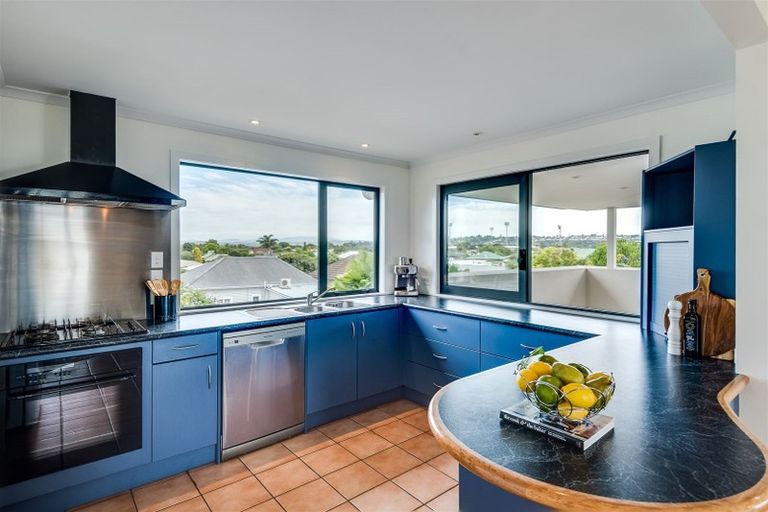 Photo of property in 633 Marine Parade, Napier South, Napier, 4110