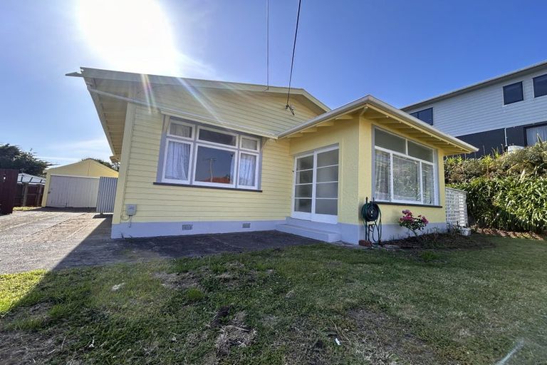 Photo of property in 2 Cambridge Street, Gonville, Whanganui, 4501