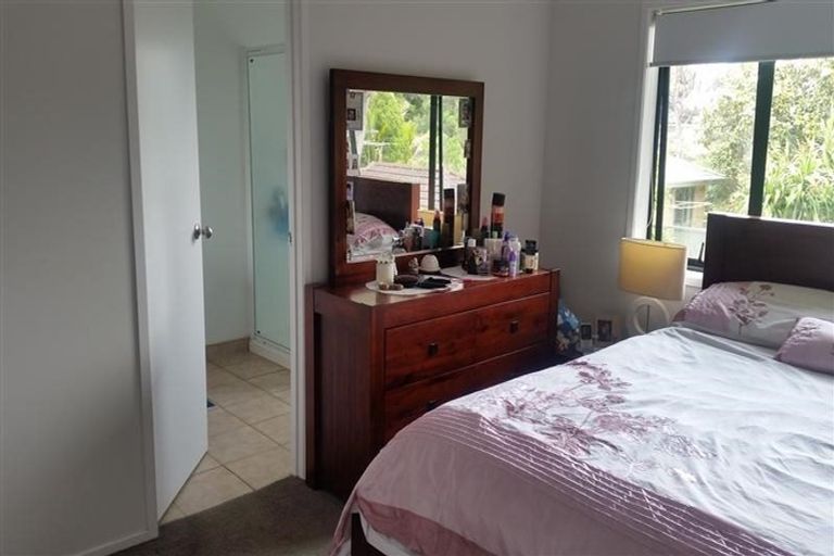 Photo of property in 43 Heathglen Place, Bayview, Auckland, 0629