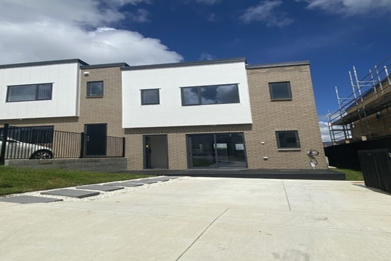 Photo of property in 46b Crestview Rise, Papakura, 2110