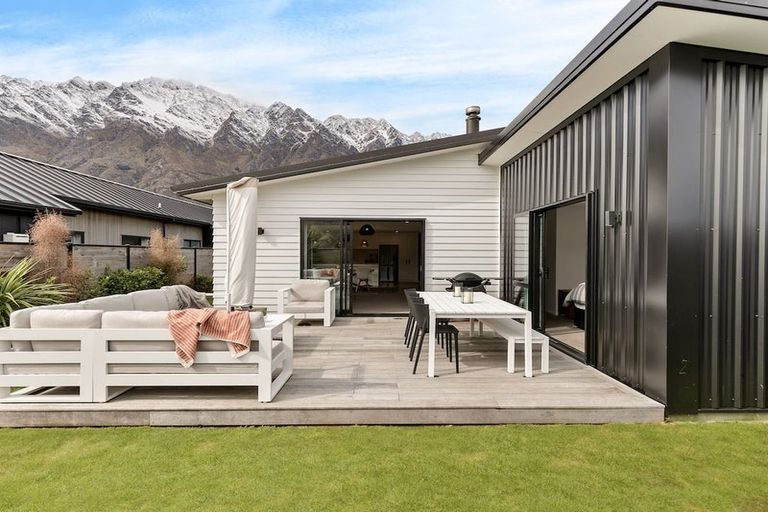 Photo of property in 13 Wheat Street, Jacks Point, Queenstown, 9371