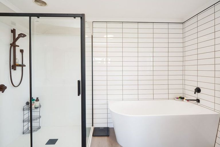 Photo of property in 381 Bay Road, West Plains, Invercargill, 9879