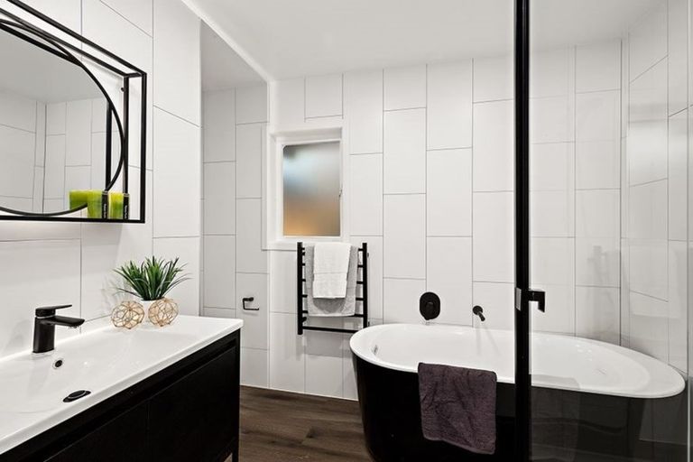 Photo of property in 7 Karamu Street, Te Atatu Peninsula, Auckland, 0610